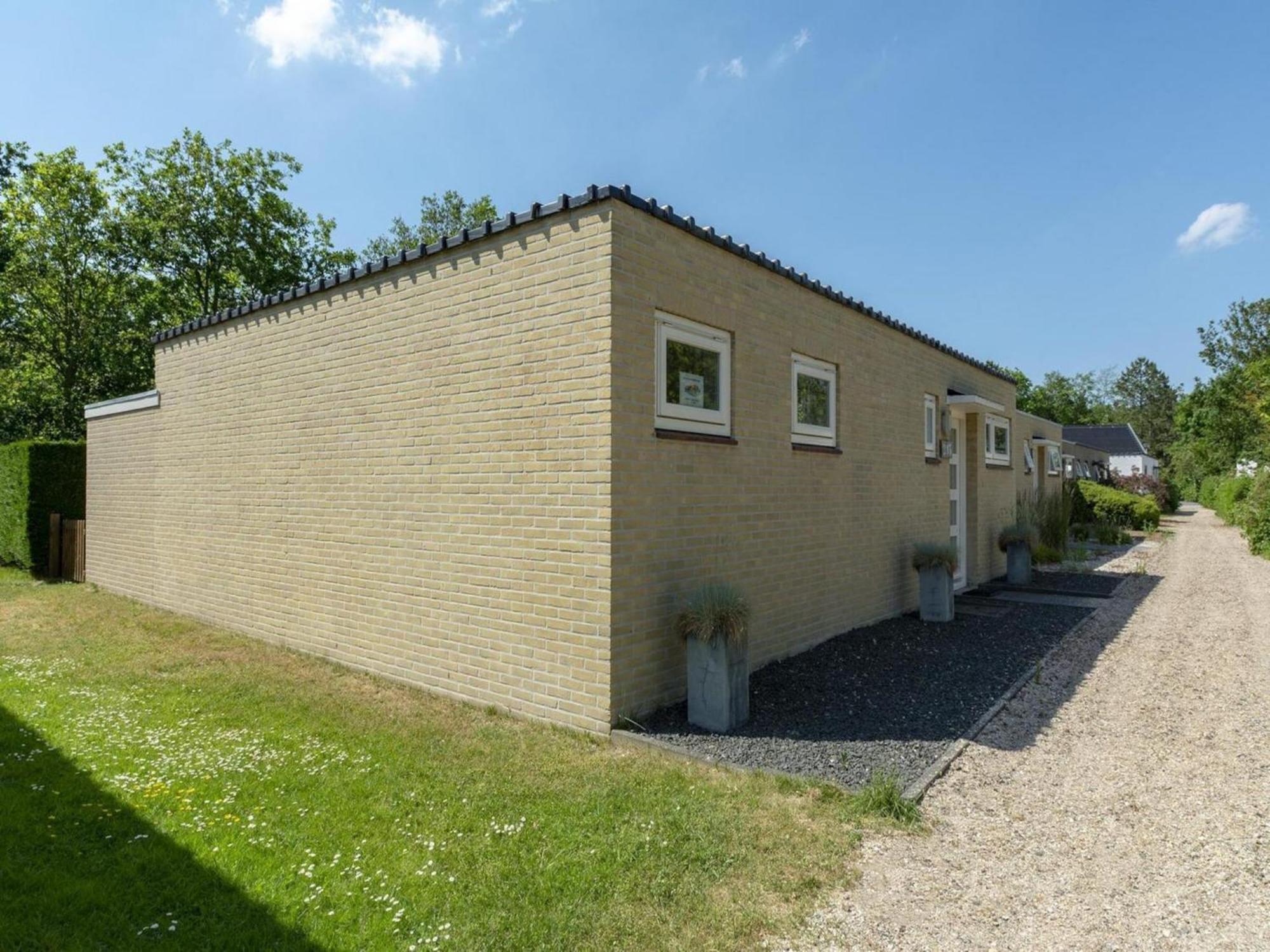 Contemporary Bungalow With Garden Sint Maartensvlotbrug Экстерьер фото