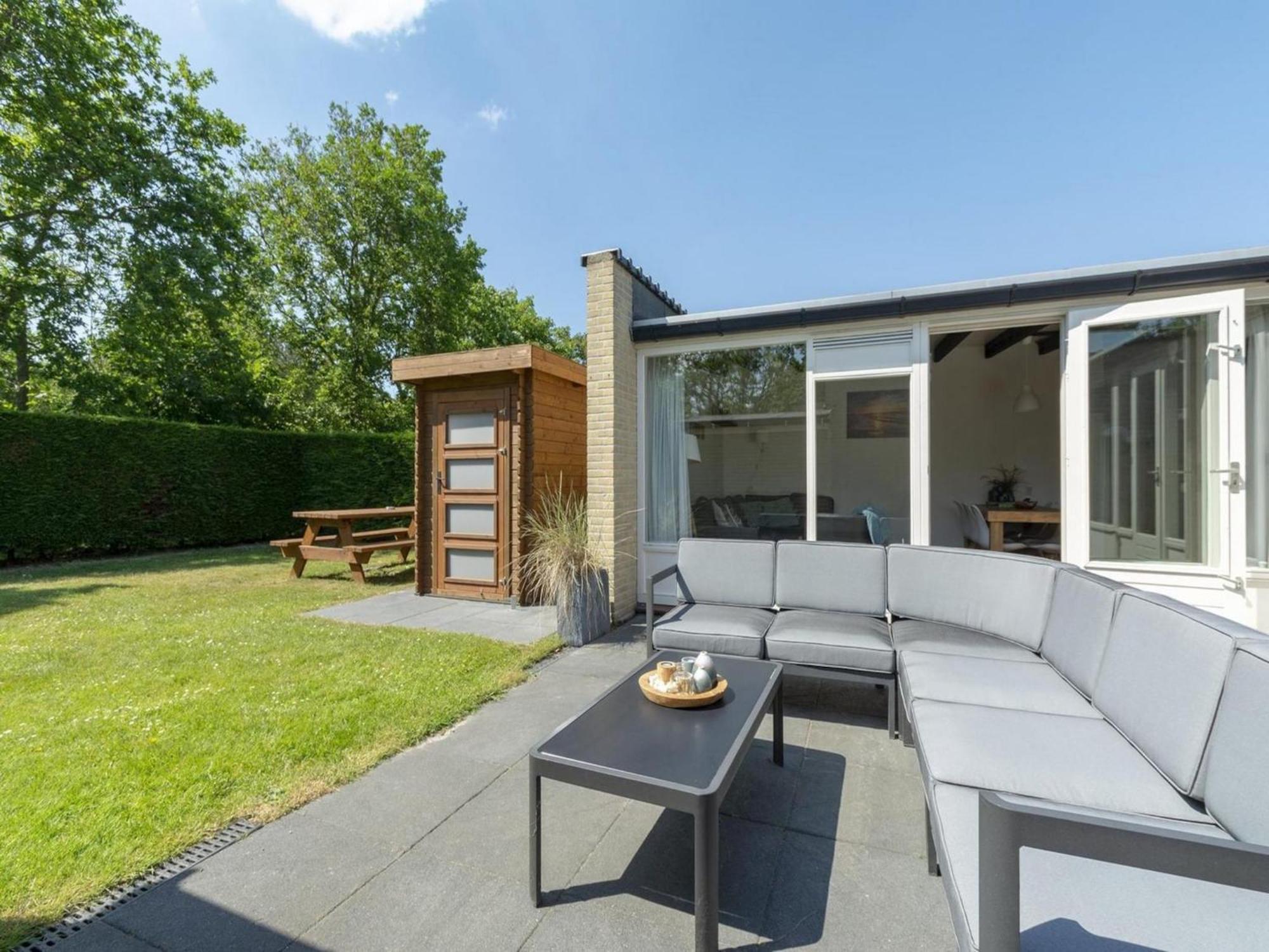 Contemporary Bungalow With Garden Sint Maartensvlotbrug Экстерьер фото