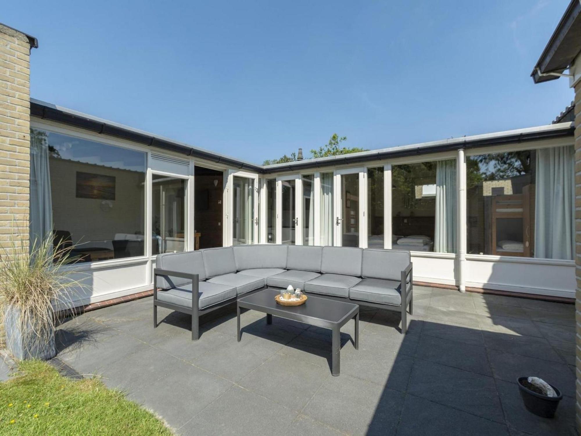Contemporary Bungalow With Garden Sint Maartensvlotbrug Экстерьер фото