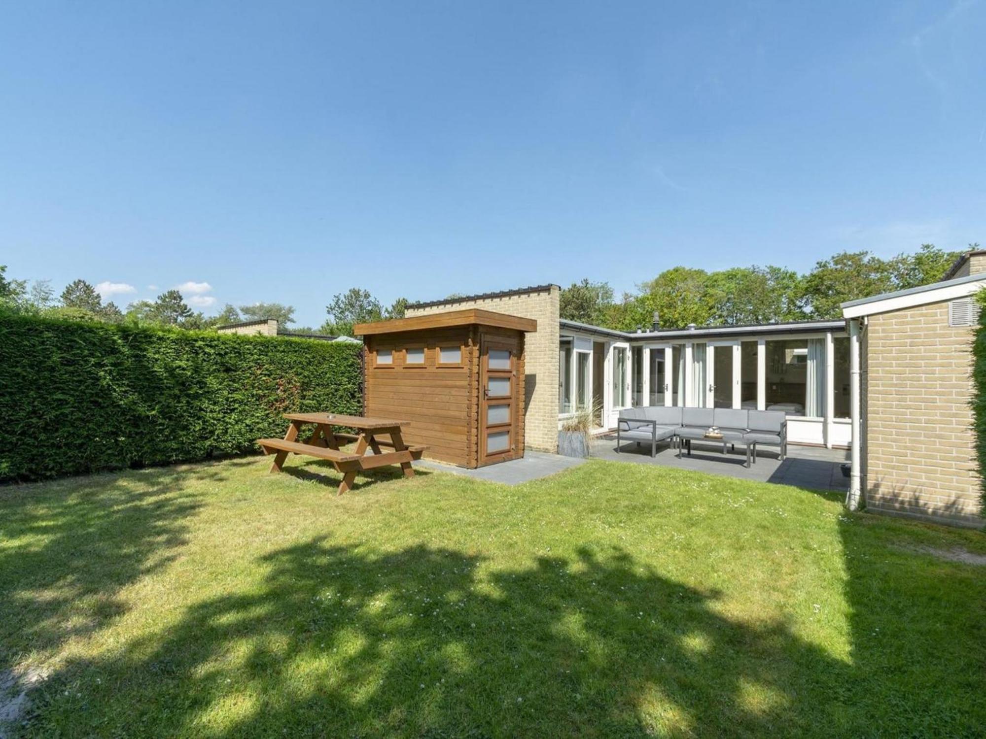 Contemporary Bungalow With Garden Sint Maartensvlotbrug Экстерьер фото